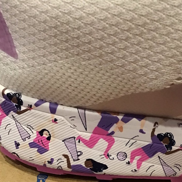 Brooks Revel 4 Women’s Running Shoes White Pink Unity - Picture 3 of 9